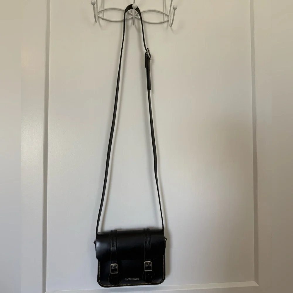 Small Dr Martens crossbody purse - Picture 3 of 8